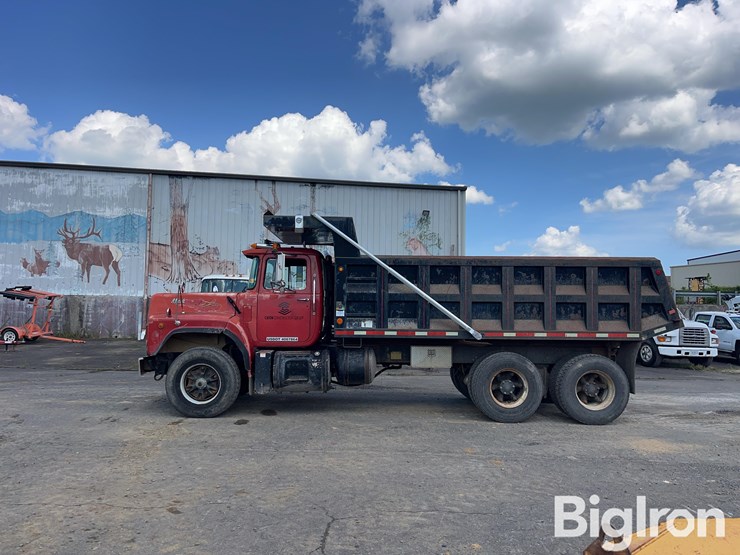 1992-mack-rb690s-image-8