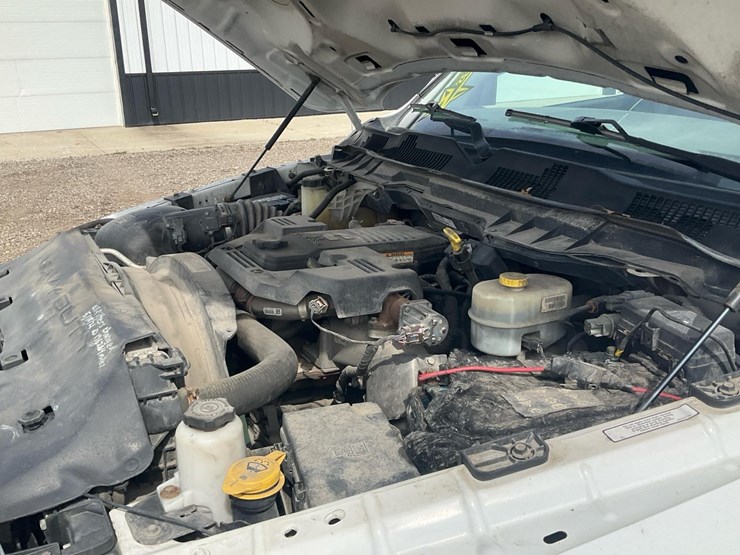 2015-dodge-3500-image-21