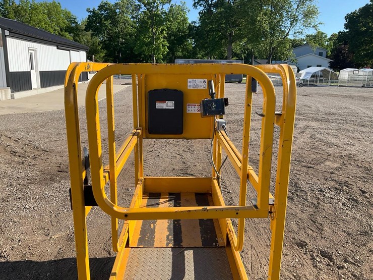 #1310-•-2012-hy-brid-hb-1030-scissor-lift-image-10