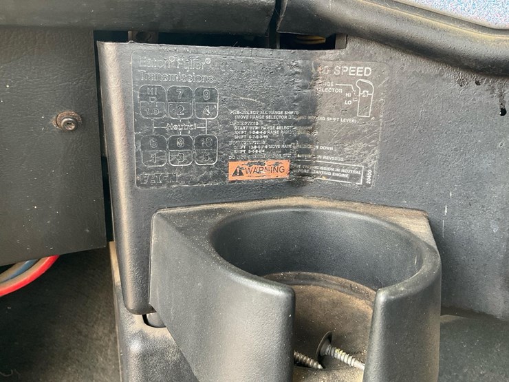 2003-freightliner-fld112-image-33