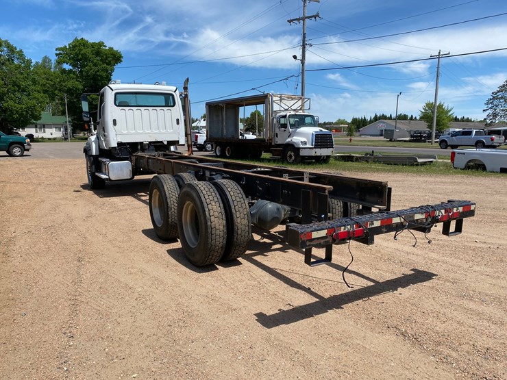 2013-freightliner-114sd-image-8