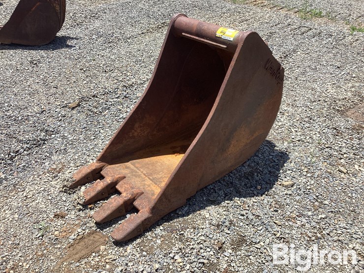 wainroy-24"-excavator-bucket-image-1