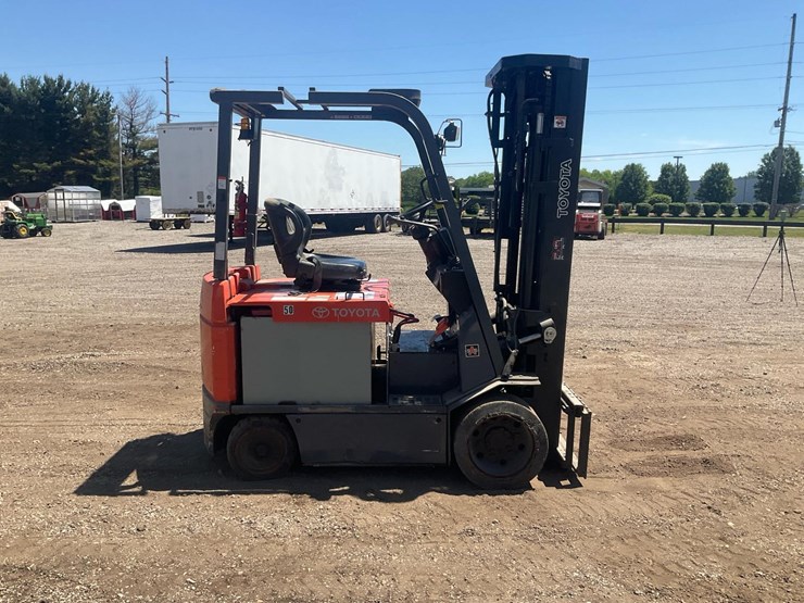 #1376-•-2005-toyota-fbcu30-electric-forklift-image-4