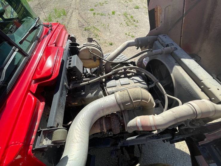 #6152-•-2002-mack-rd-model-fuel-tanker-truck-(has-title)-image-70