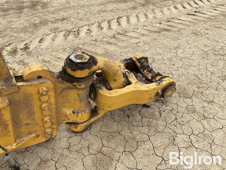 2020-deere-2412e-image-14