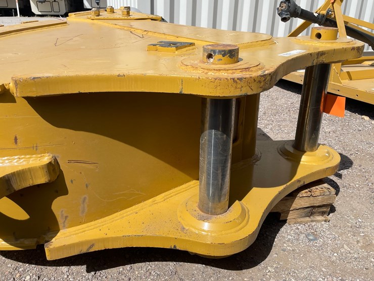 caterpillar-320-image-11