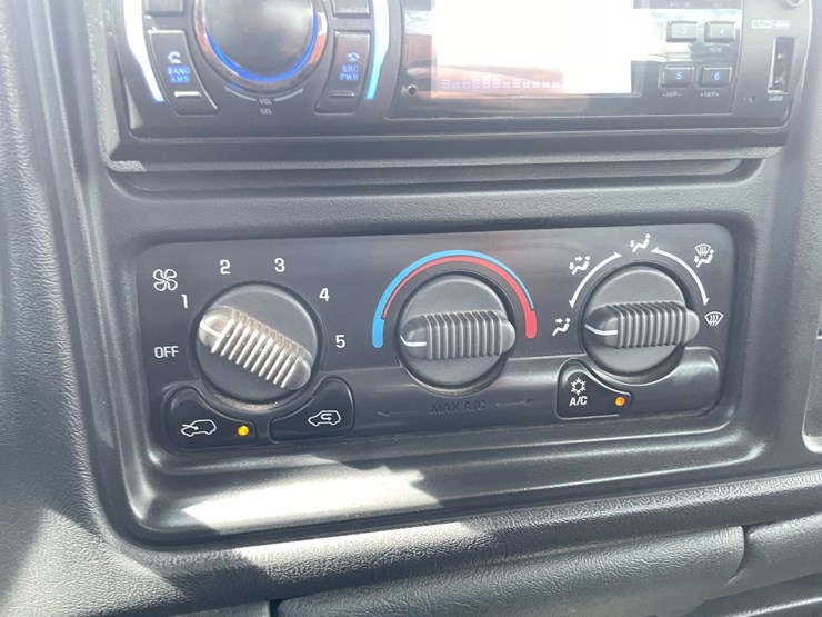 #212-•-2001-chevrolet-silverado-pickup-truck-(has-a-nm-title-image-96