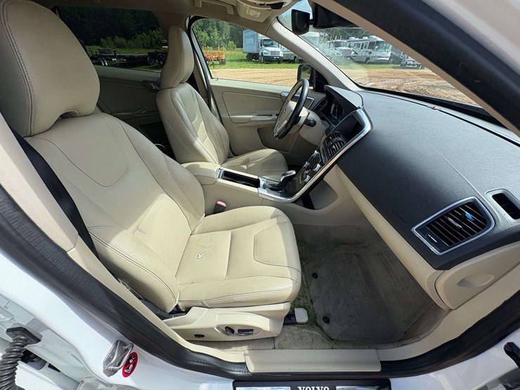2016-volvo-xc60-image-24
