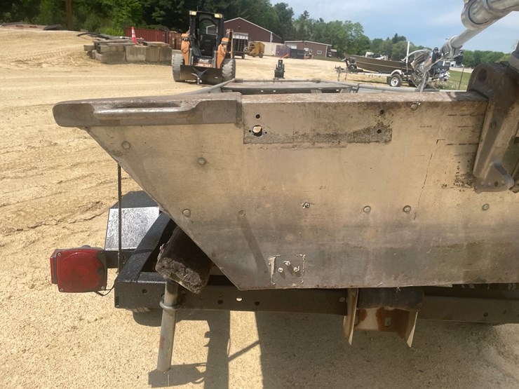 #2001-•-14'-landau-aluminum-boat-with-a-mud-motor-(no-title)-image-22