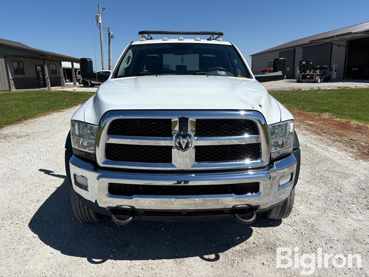 2014-ram-5500-hd-slt-image-2