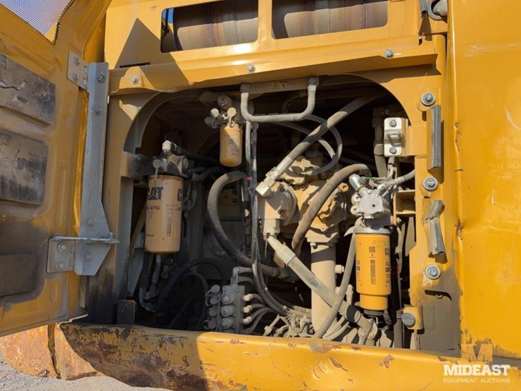 2017-caterpillar-349fl-image-17