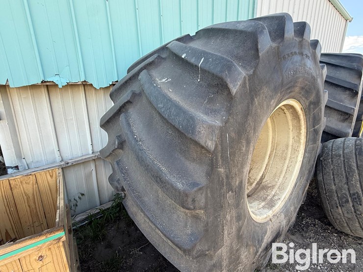 firestone-76x50.00-32-flotation-tire-&-rim-image-3