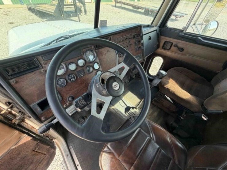 1992-peterbilt-379-image-20