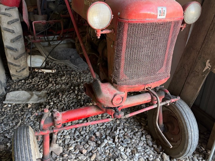ihc-cub,-￼has-belly-mower-image-21