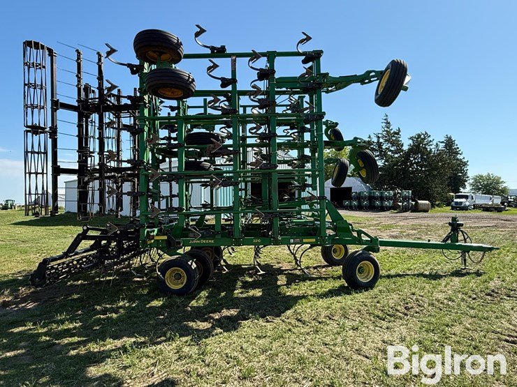 2014-john-deere-2210-image-4