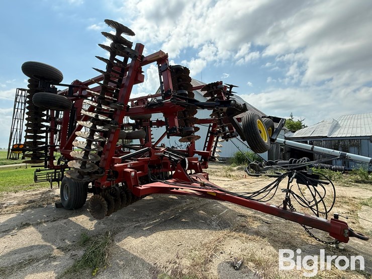 2010-case-ih-330-image-3