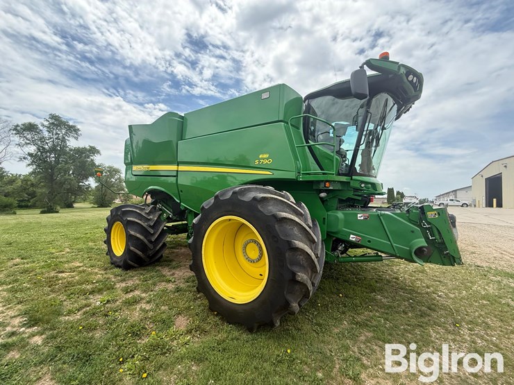 2020-john-deere-s790-image-3