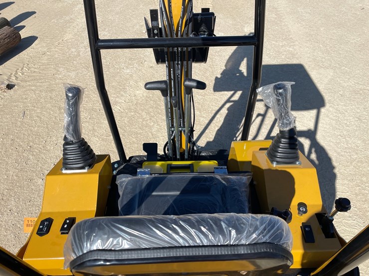#1100-•-new-ats-rt15r-mini-excavator-image-9
