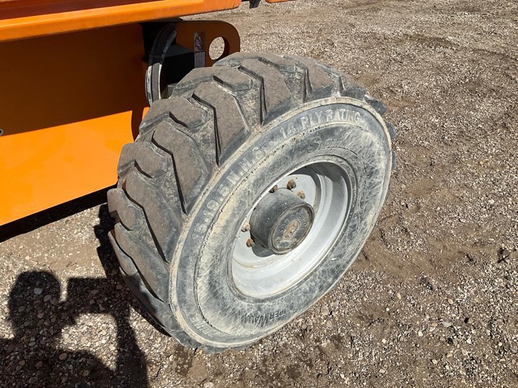 2005-jlg-600s-image-12