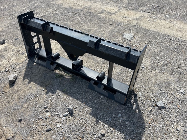 #28-•-skid-steer-pallet-fork-/-hay-spear-frame-image-2