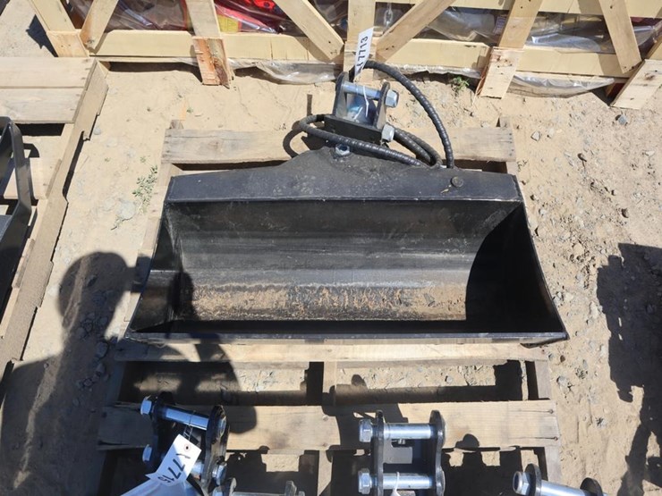 tpm-32"-hydraulic-tilt-bucket-image-3