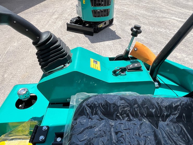 #2655-•-unused-cfg-mini-excavator-image-10