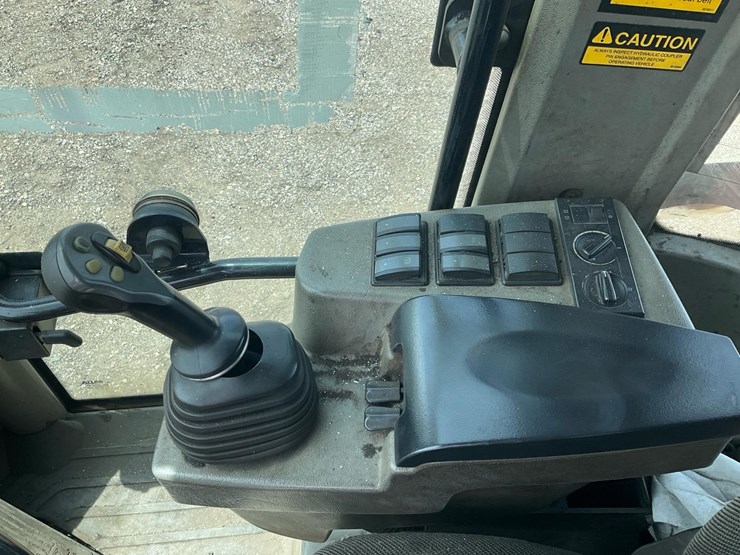 2018-takeuchi-tw65-image-32