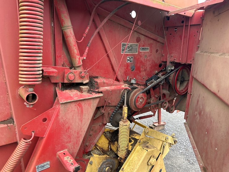 new-holland-654-image-7