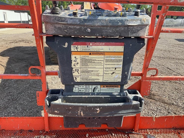 2005-jlg-600s-image-30