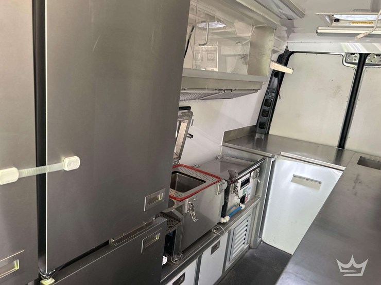 2021-mercedes-benz-sprinter-4500-image-21