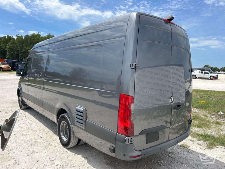 2021-mercedes-benz-sprinter-4500-image-4