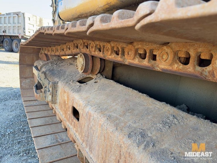 2017-caterpillar-349fl-image-13