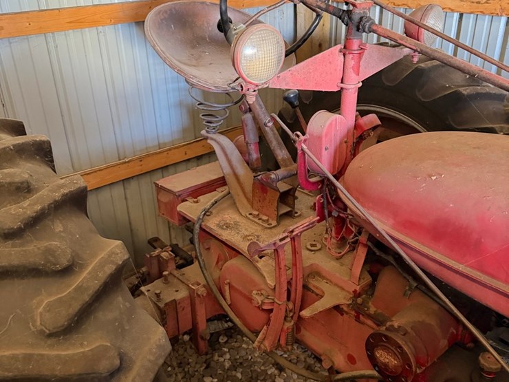 ihc-h-tractor,-narrow-front-image-20