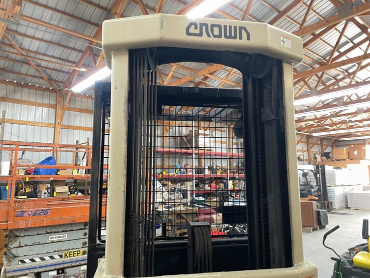 #301-•-1982-crown-electric-order-picker-image-14