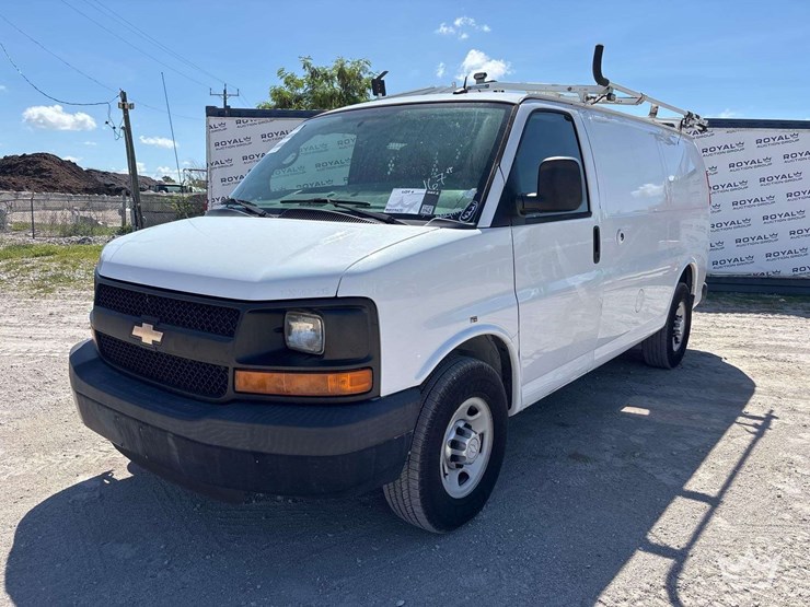 2015-chevrolet-express-2500-image-1