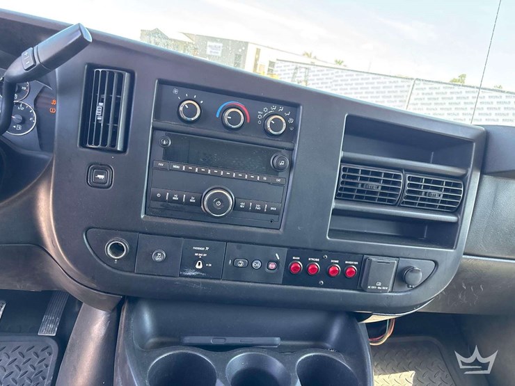 2015-chevrolet-express-2500-image-22