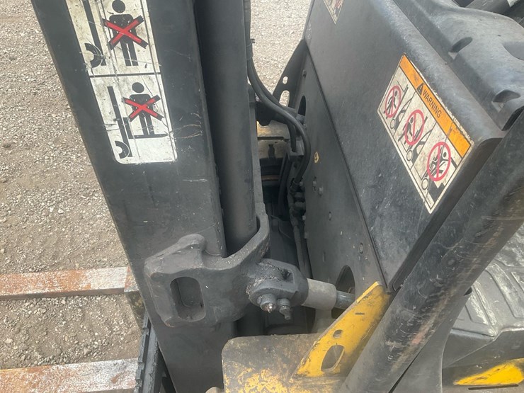 #1360-•-2007-yale-forklift-image-22