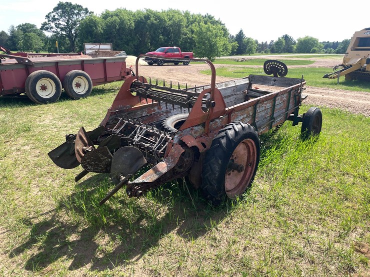 #2010-•-vintage-manure-spreader-(colfax-wi)-image-4