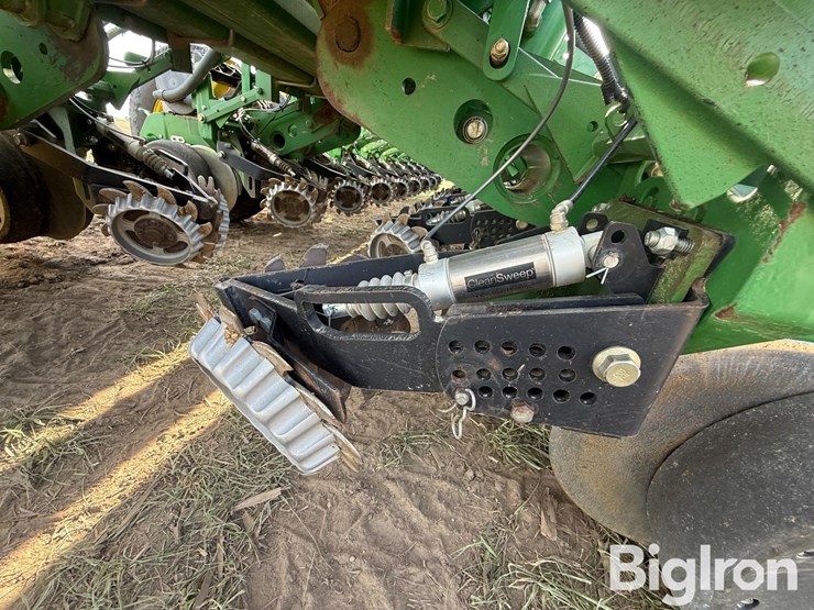 2011-john-deere-1770nt-ccs-image-18