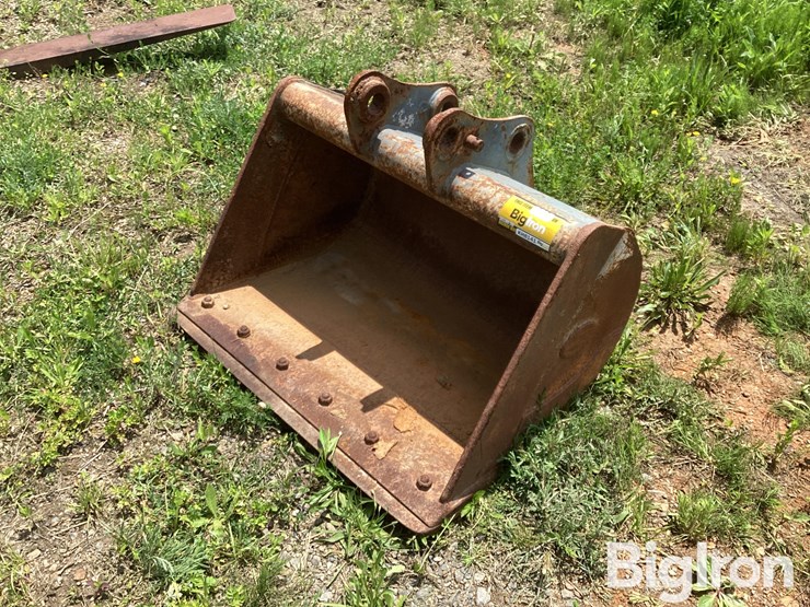 strickland-35"-excavator-bucket-image-1