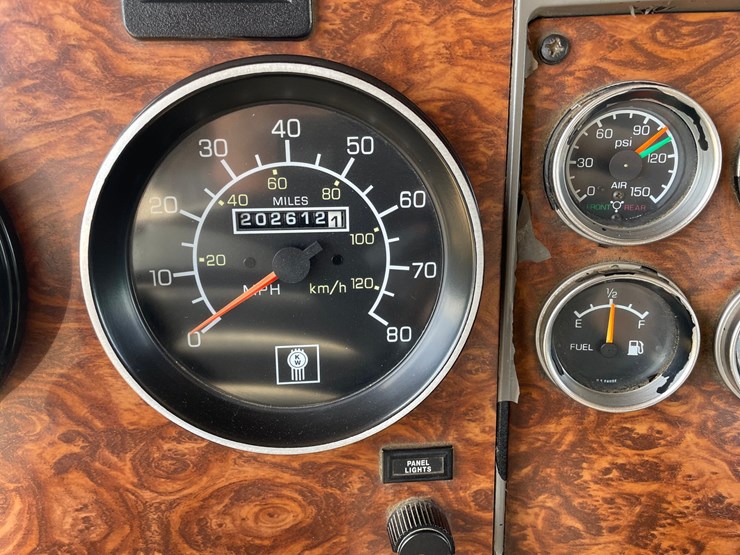 2003-kenworth-t800-image-39