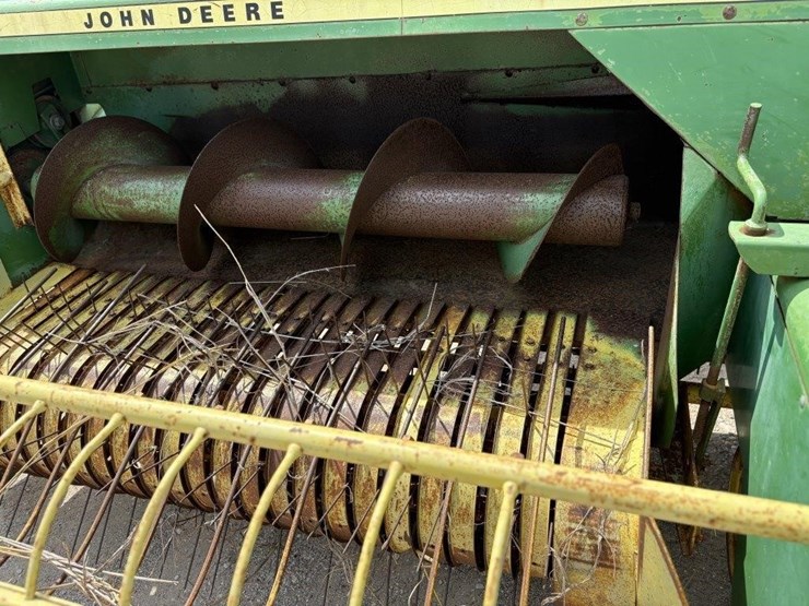 john-deere-346-image-11
