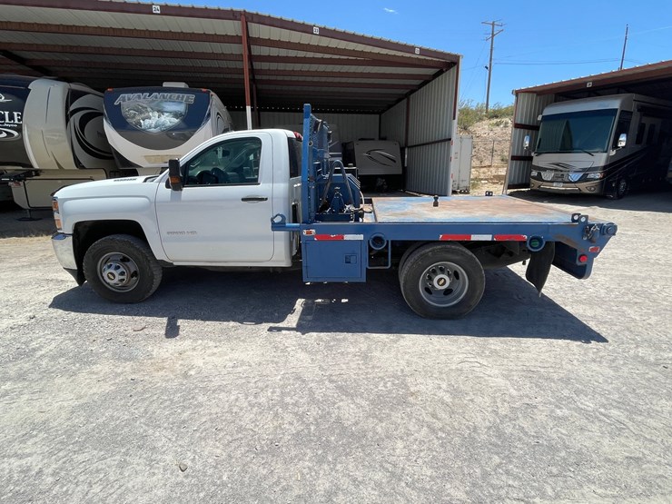 2016-chevrolet-silverado-3500-image-6