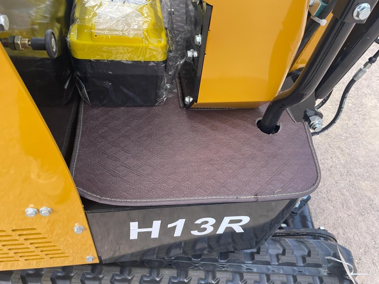 #2650-•-unused-cfg-mini-excavator-image-33