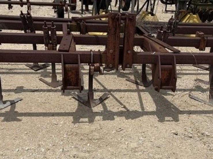 l2---14-shank-cultivator-image-1