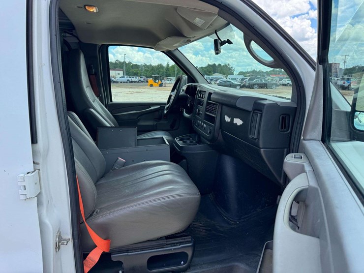 2013-chevrolet-express-g2500-image-15