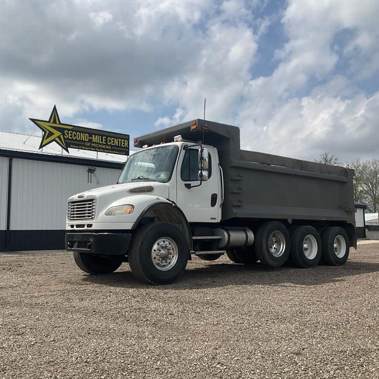 2010 FREIGHTLINER M2 106