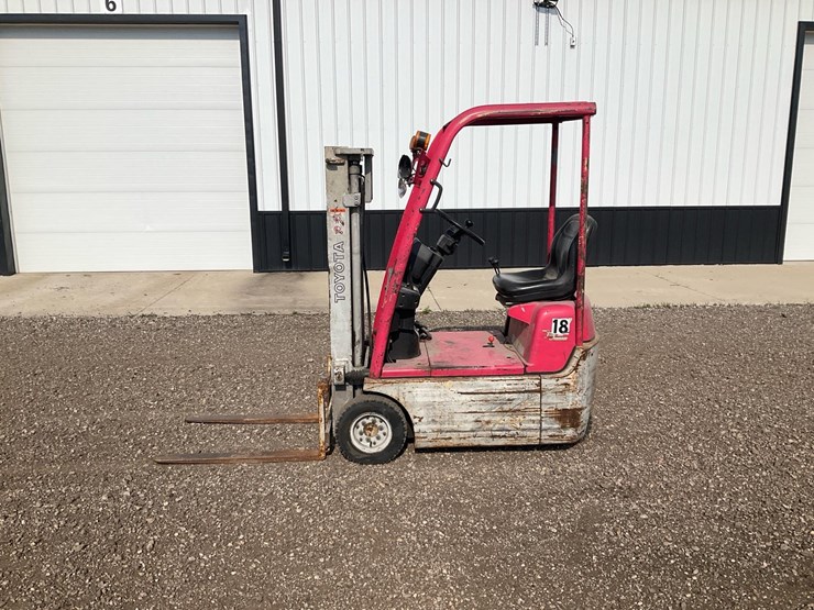 #1357-•-1998-electric-japanese-toyota-forklift-image-6