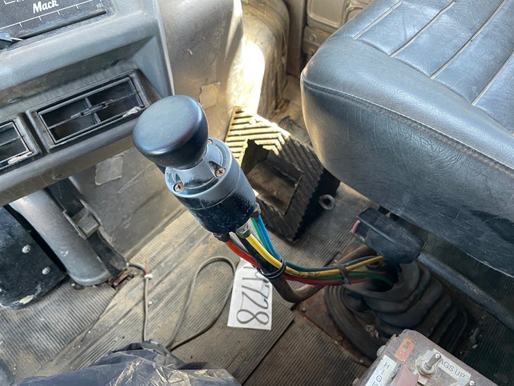mack-dm688s-image-59