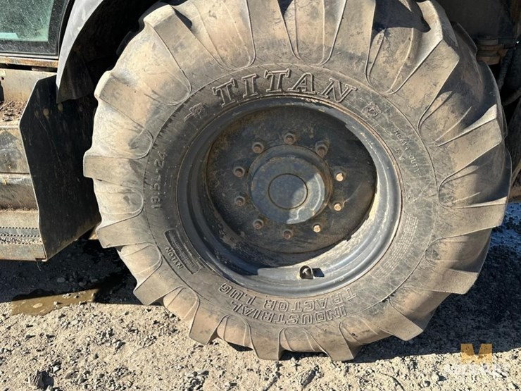 2017-case-580sn-image-9